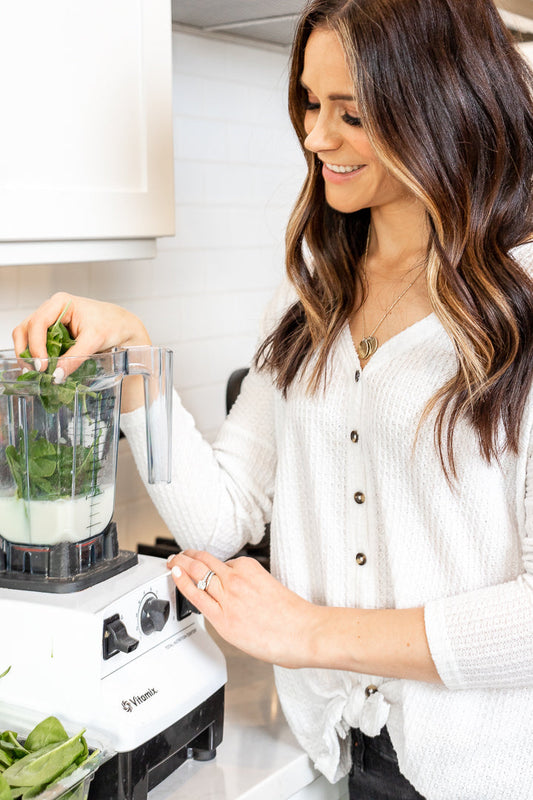 woman using detox foods 